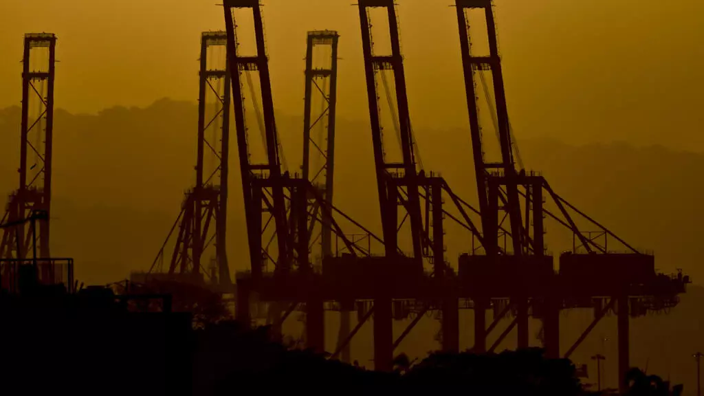 Panamá garantiza normalidad en los puertos del Canal tras retirar la concesión a Hutchison y asumir el control operativo