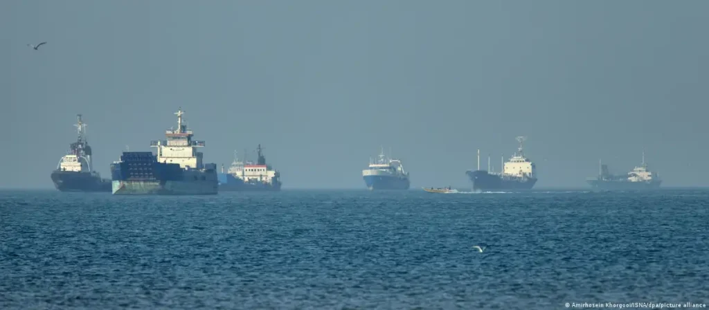 Irán amenaza con bloquear el estrecho de Ormuz a aliados de EE.UU. que apliquen sanciones